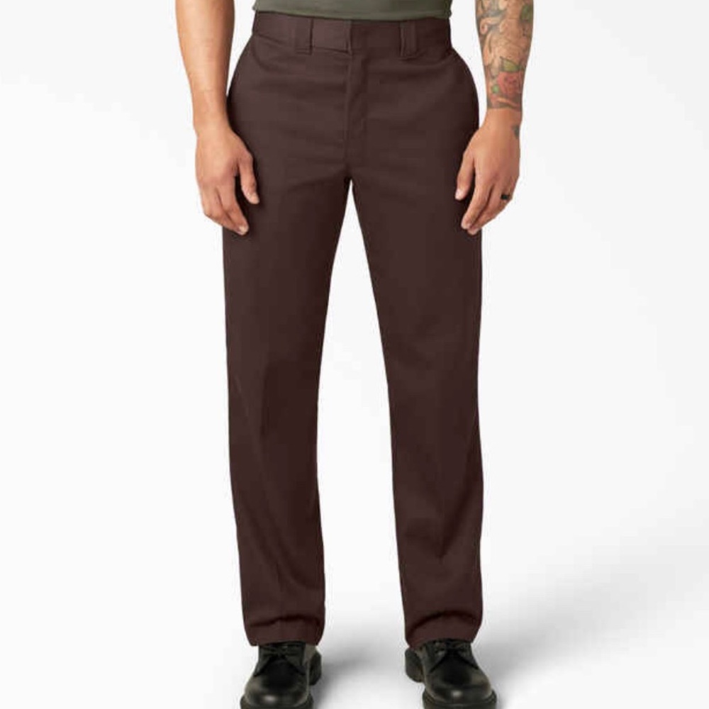 Brown dickies pants🤎